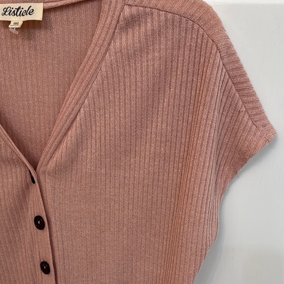 Listicle Women's Pink Button-Down Top. Size M. Great condition. - Picture 4 of 5